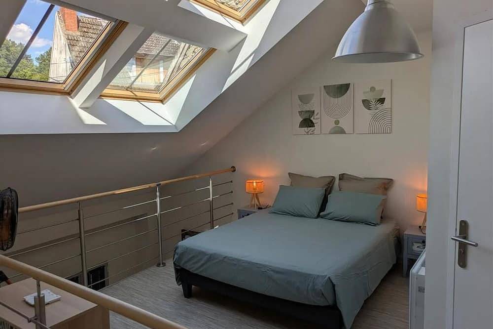 Ganze Wohnung, Renoviertes Studio mit Mezzanine im Herzen von Bourbon-l'Archambault in Bourbon-l'Archambault, Allier