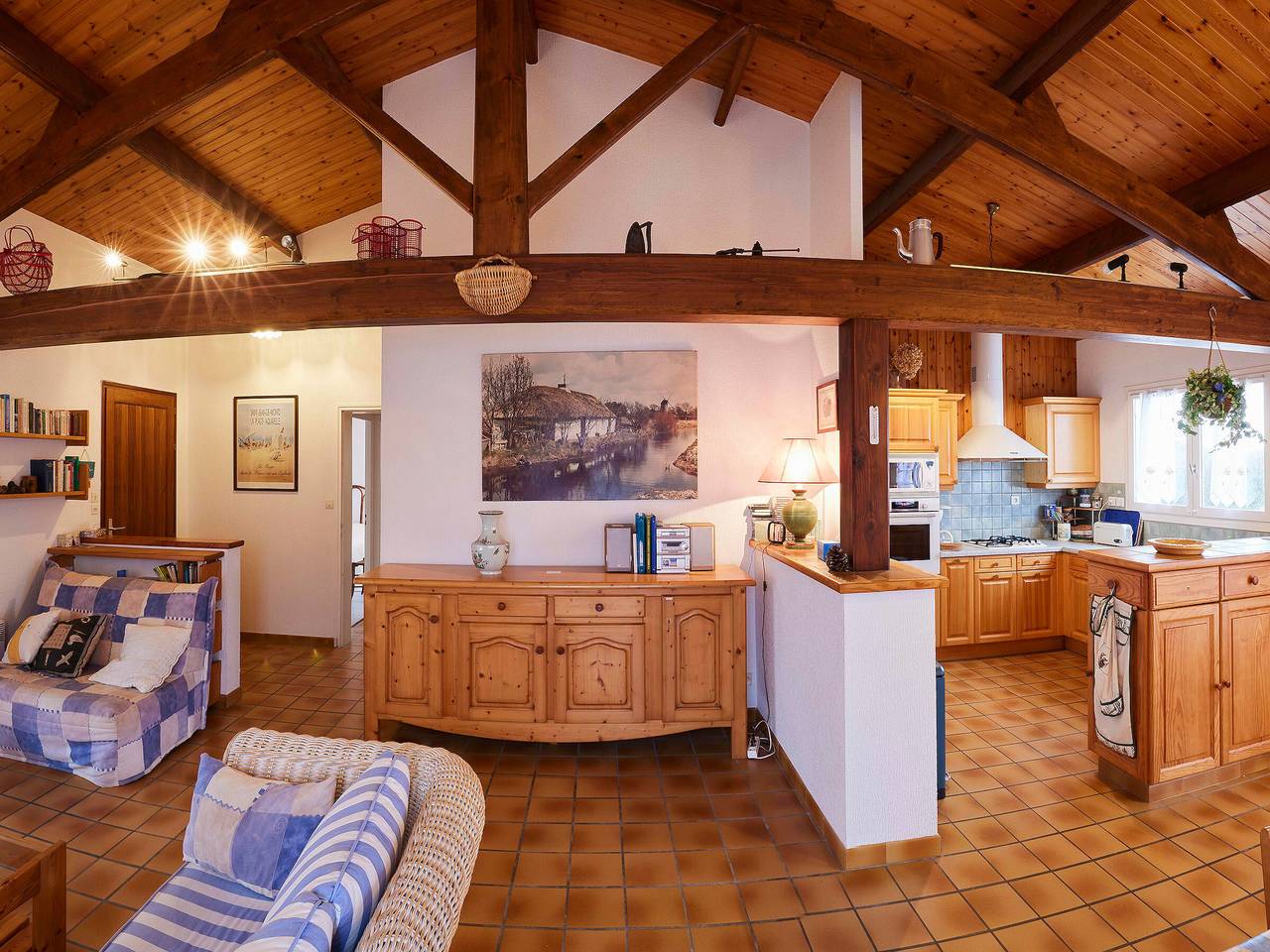 Spacious House for 9 - Near Beach, Parking, Terrace in Saint-Hilaire-de-Riez, Vendée