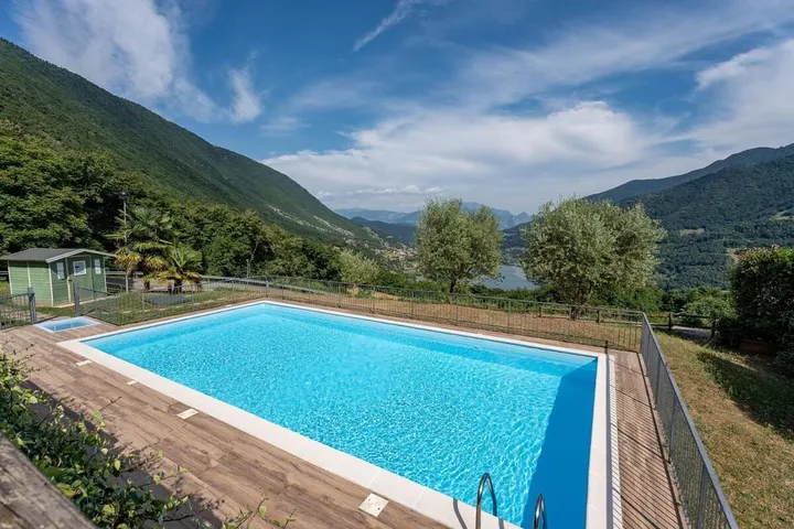 Appartamento vacanze per 5 persone, con panorama e balcone nonché vista lago e piscina - 1