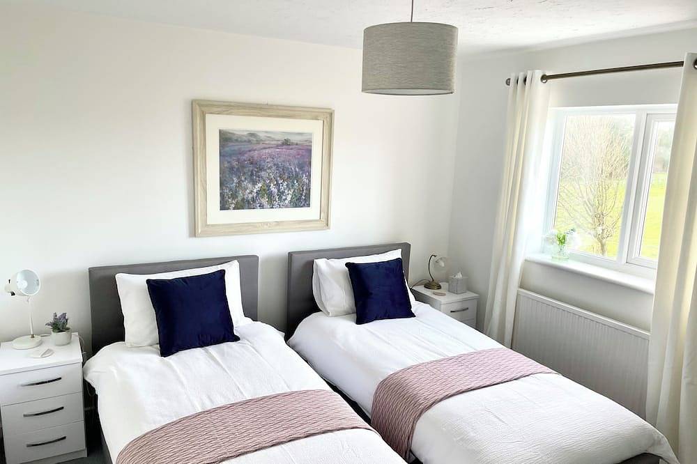 Comfortable & Spacious Entire Holiday home in Llanelli.  Pet Friendly. in Llanelli, Carmarthenshire