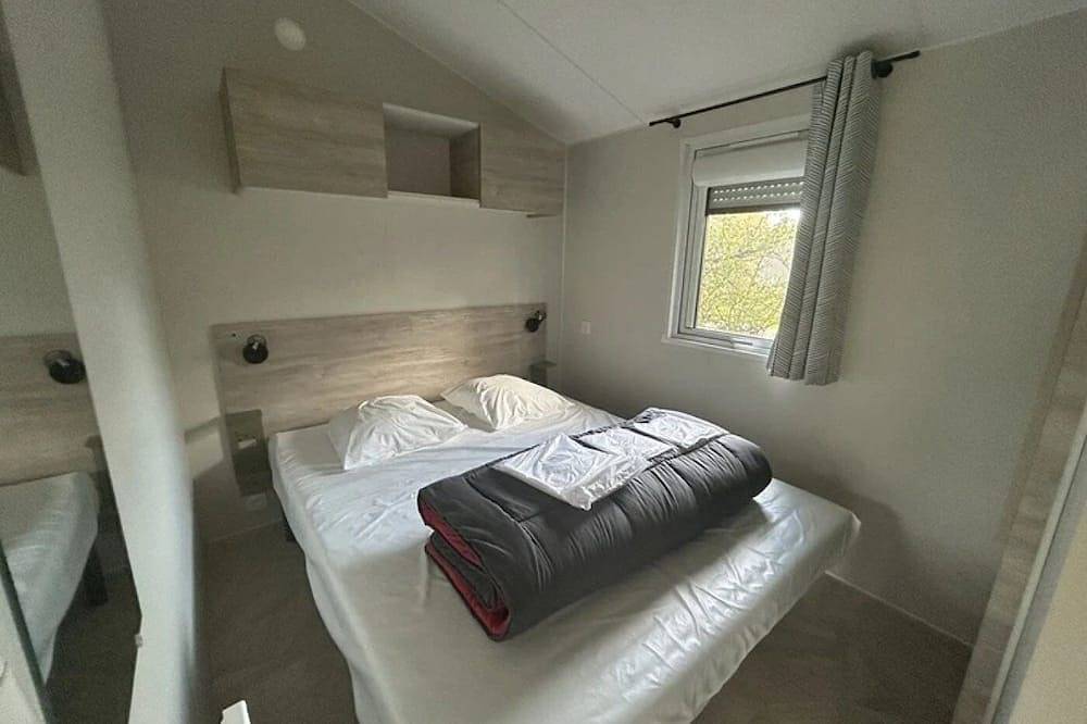 Zecamping 4* piscine couverte jacuzzi sauna mobil-home Tv Bbq 33m2 in Apremont, Vallée de la Loire