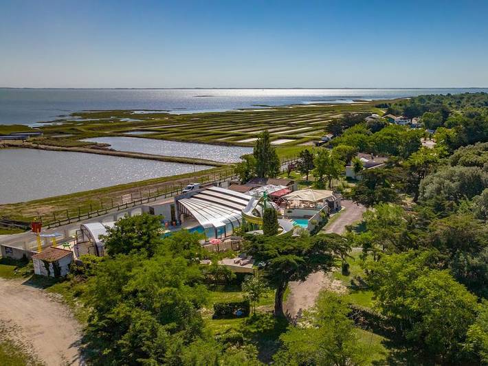 Location de vacances pour 4 personnes, avec sauna et bassin pour enfant à Le Château-d'Oléron