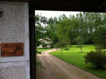 Cottage pour 2 personnes, avec jardin et balcon ainsi que vue et piscine dans Montceaux