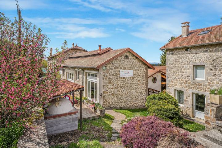 Vacation rental for 15 people, with Balcony and Yard in Auvergne