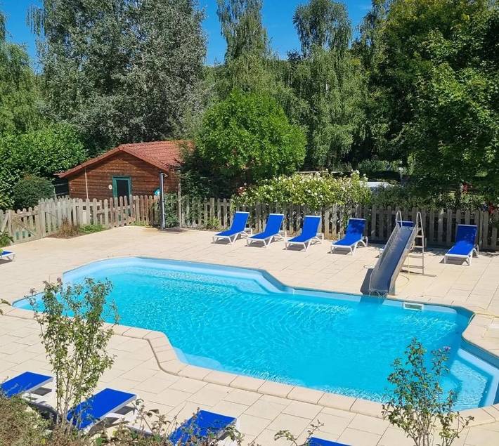 Camping pour 5 personnes, avec Terrasse et Jardin ainsi que Piscine et Vue