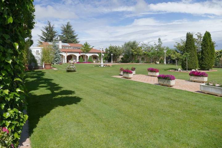 Chalet para 11 personas, con vistas y jardín además de piscina y sauna en Provincia de Salamanca - 2