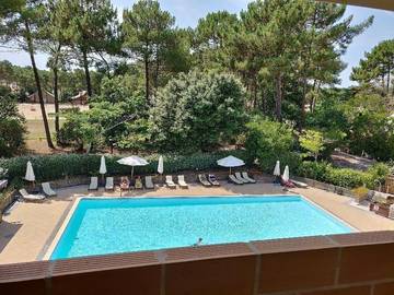 Gîte pour 5 personnes, avec terrasse ainsi que piscine et jacuzzi dans Golf de la Méjanne