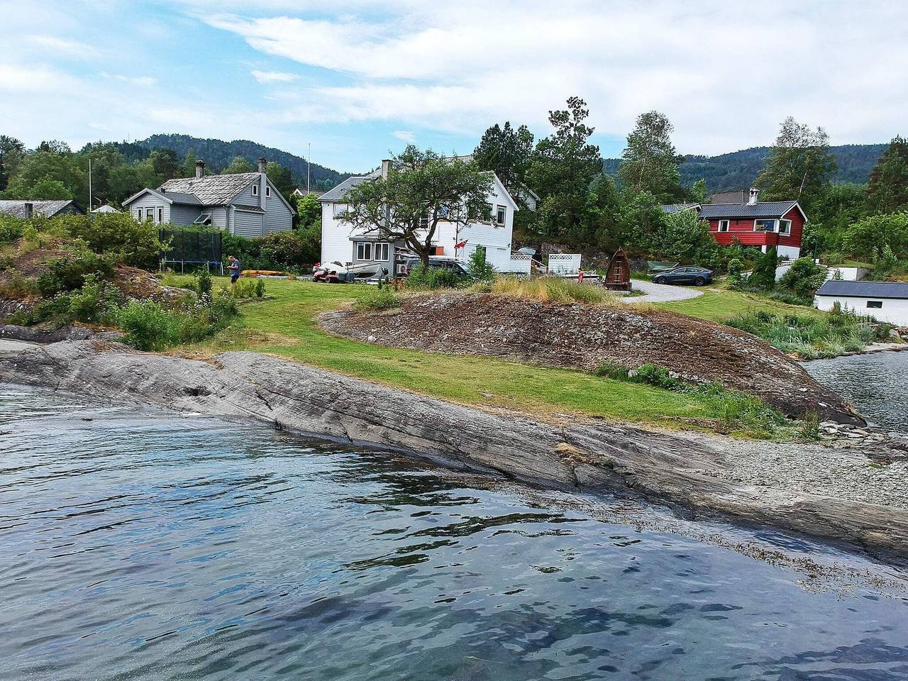 Seaside Serenity in Hardangerfjord in Kvam herad