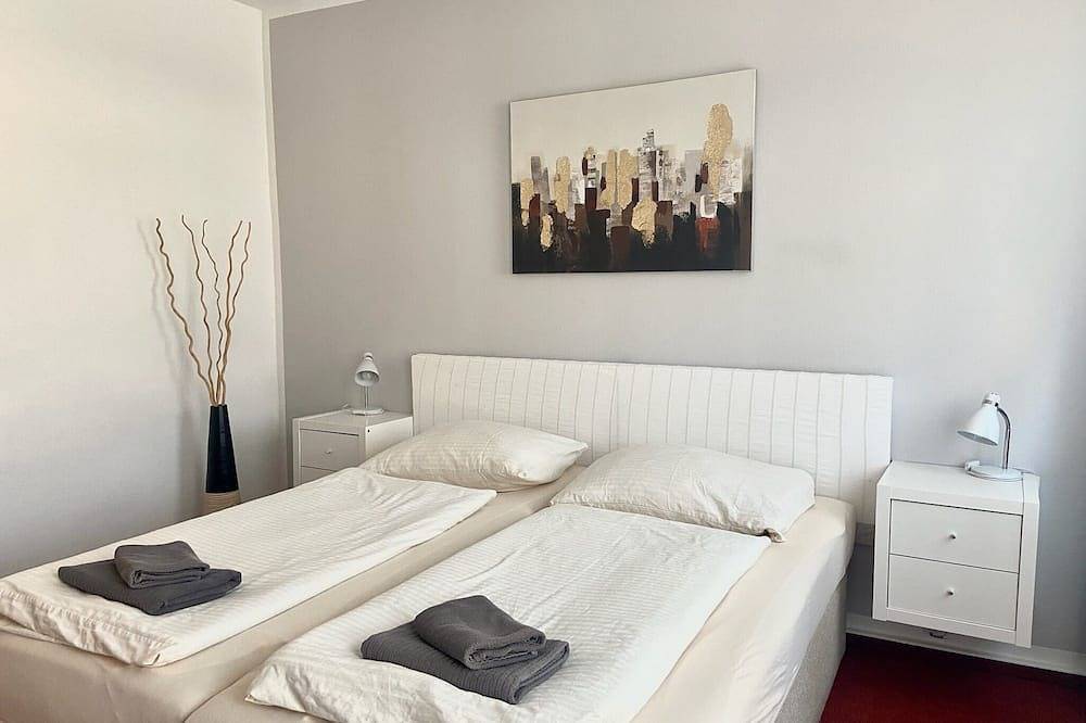 Ganze Wohnung, Gemütliches Apartment für 4 Personen mit Küche & Balkon, Elbblick & Wlan gratis in Laubegast, Dresden