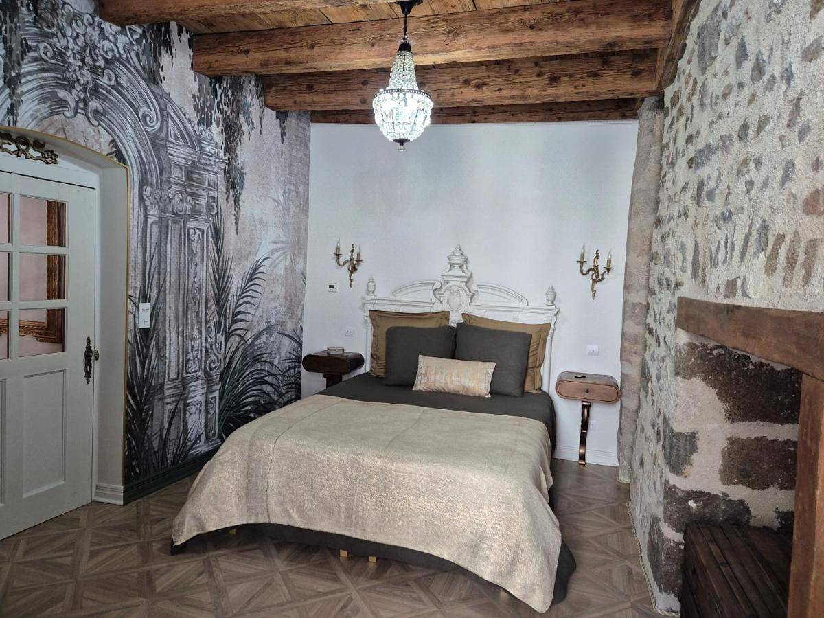Appartement entier, One-Bedroom Apartment in Le Puy-en-Velay, Haute-Loire