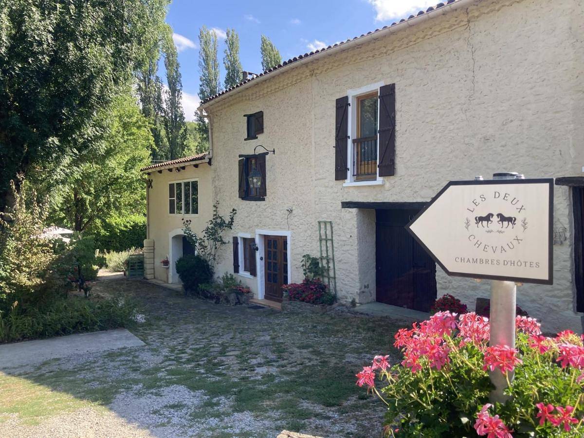 Les Deux Chevaux Chambres d’Hôtes in Rouvenac, Région de Limoux