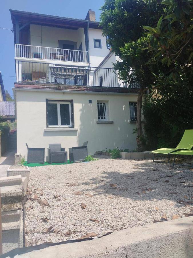 Gîte pour 2 personnes, avec jardin ainsi que terrasse et vue à Cransac - 3