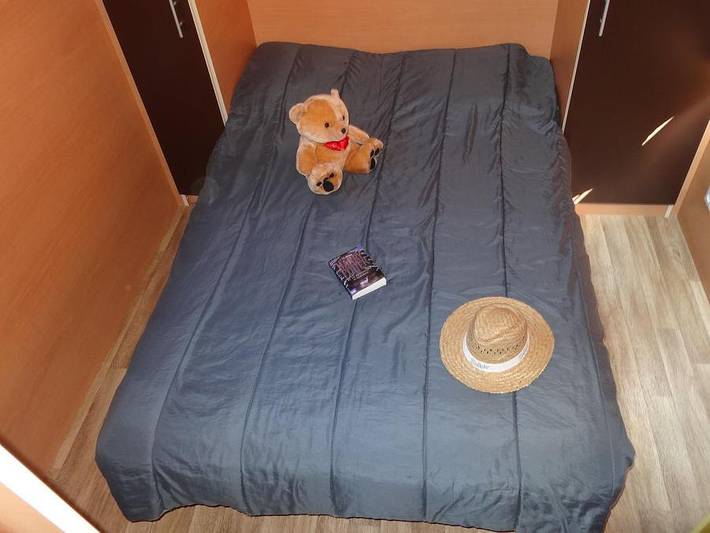 Flower Camping La Beaume - Hébergement 3 personnes - Roulotte 21m² 1 chambre + terrasse semi-couverte in Esparron-de-Verdon, Alpes-de-Haute-Provence
