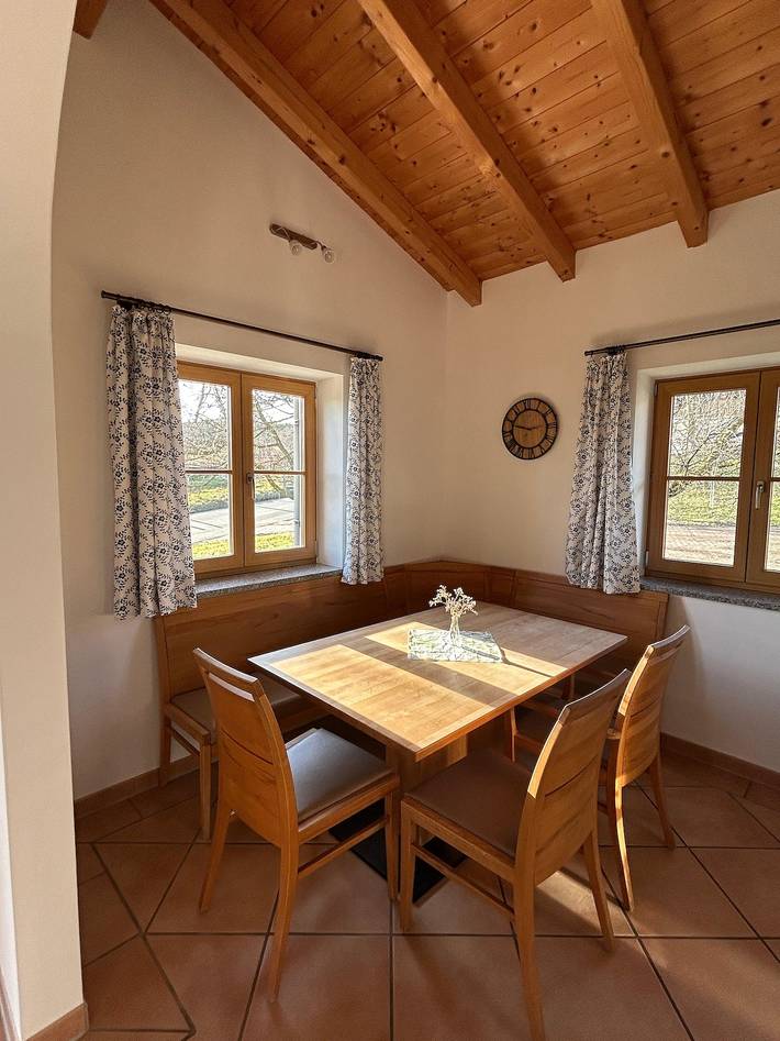 Ganze Ferienwohnung, Jaklmühlner Hof - Helle, gemütliche Ferienwohnung mit Balkon, 70qm in Tittmoning, Rupertiwinkel
