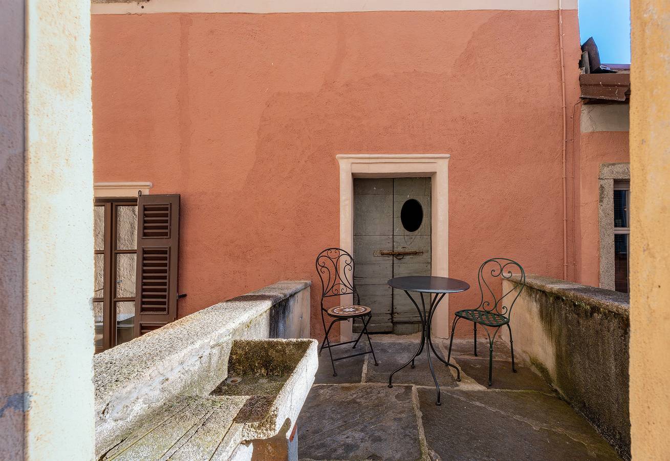 Ganze Wohnung, Ferienwohnung 'Cabianchi Rosso - Imperial Suite' mit Seeblick, privater Terrasse und Wi-Fi in Orta San Giulio, Ortasee