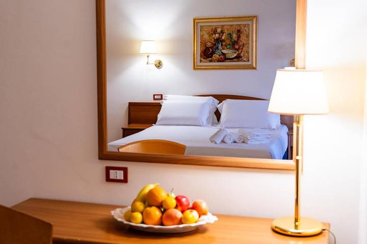 Hotel, mit Balkon und Terrasse sowie Garten und Pool in Rossano - 4