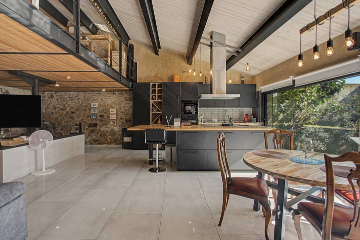 Studio entier, Le loft de Can Padrosa avec jacuzzi-spa privé in Riumors, Haut-Ampurdan
