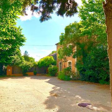Gîte pour 6 personnes, avec vue et terrasse ainsi que piscine et jardin, animaux acceptés à Pomas