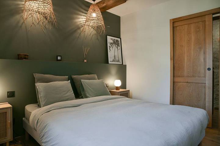 Gîte pour 8 personnes, avec jardin et terrasse dans Groslée - 4