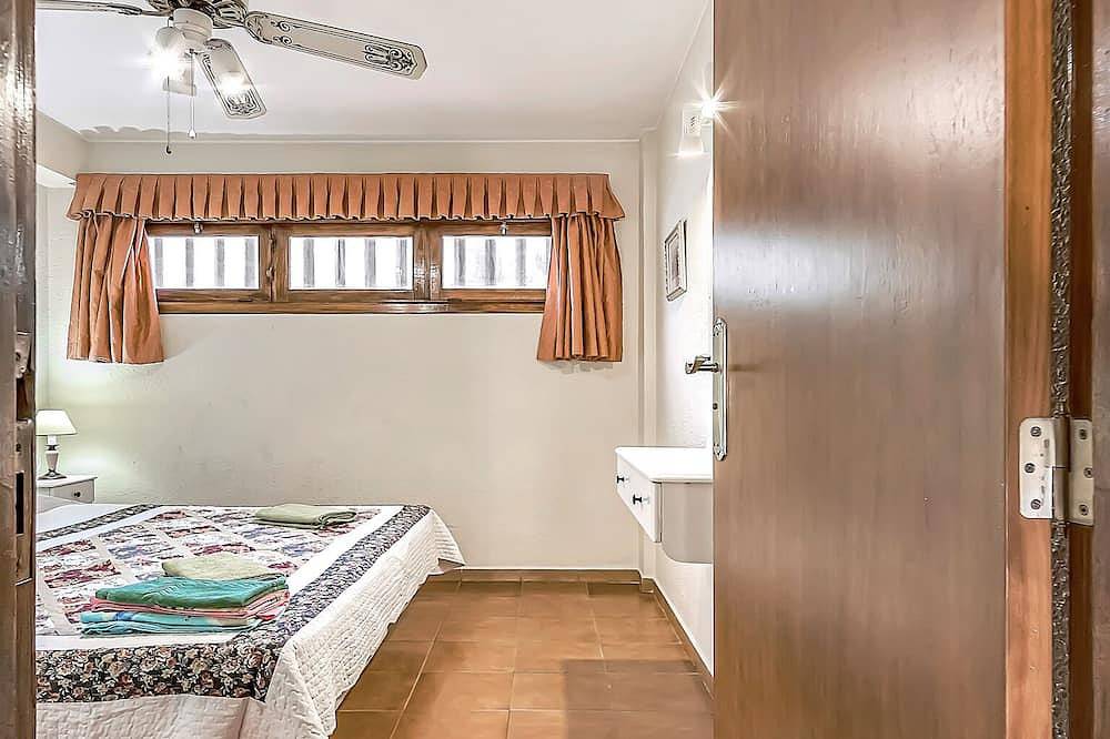 Entire apartment, 1 bdr apartment with heated pool, close to the beach, Complex Garden City in San Eugenio Alto, Adeje