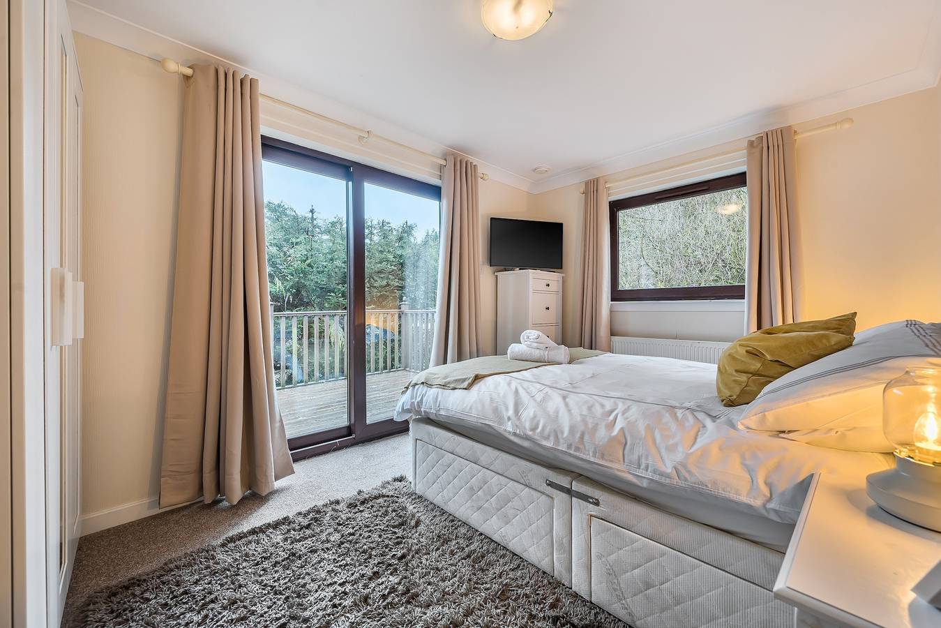 4 Bed House - Sleeps 9 - Hottub - Parking in Dumfries and Galloway