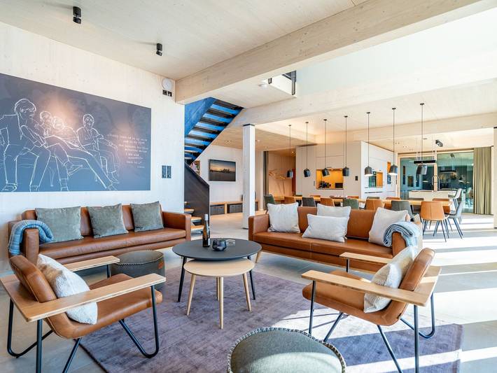Ferienhaus für 16 Personen, mit Balkon und Whirlpool sowie Terrasse und Garten