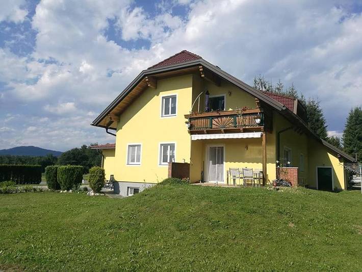 Ferienwohnung für 7 Personen, mit Balkon und Terrasse sowie Garten und Ausblick