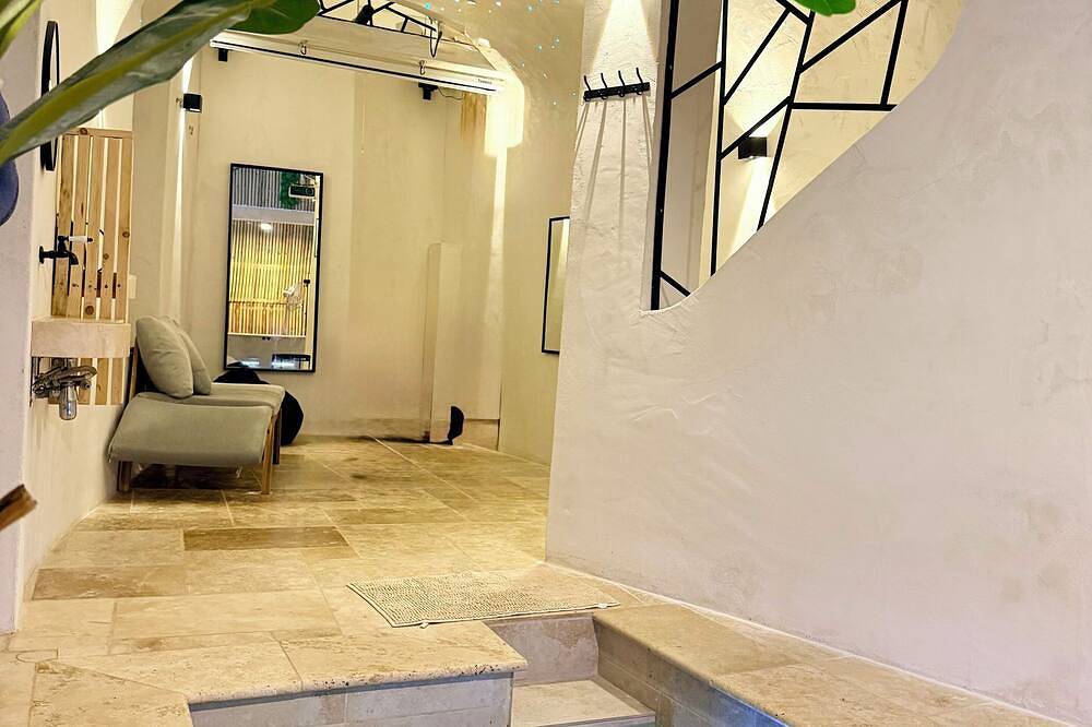 Entire apartment, Apartment with jacuzzi in Saint-Maximin-la-Sainte-Baume, Brignoles region