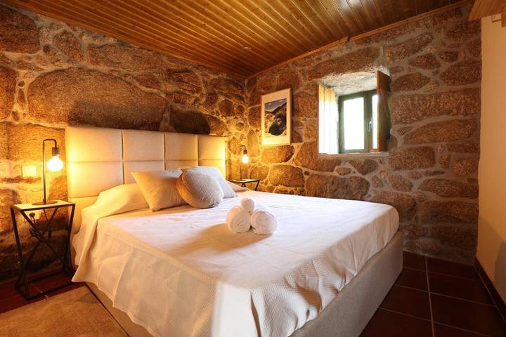 Location de vacances pour 6 personnes, avec Balcon ainsi que Terrasse et Jardin à Cabril