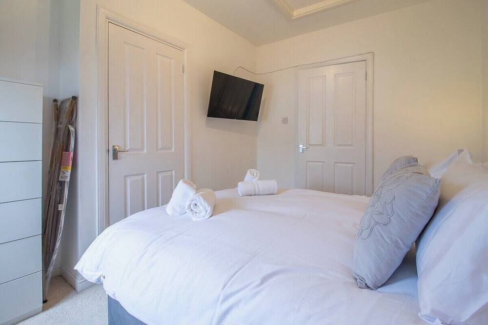 Ganze Wohnung, Chapelhall 4 Bedroom Flat with Parking for 4 Cars in Nord Lanarkshire
