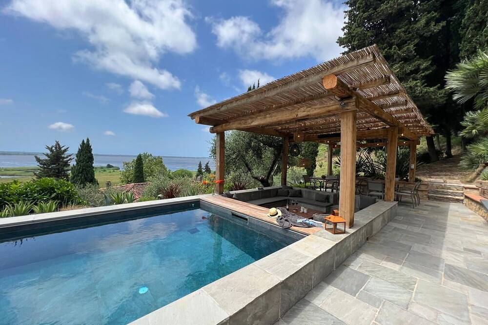 Villa per 10 Persone in Massarosa, Lago di Massaciuccoli