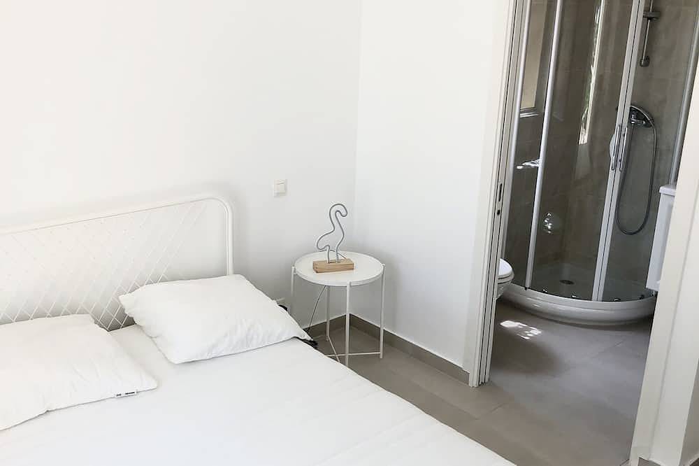 Apartamento entero, T3 sea view Sant Ambroggio with shady garden 2 minutes walk from the beach in Sant Ambroggio, Lumio