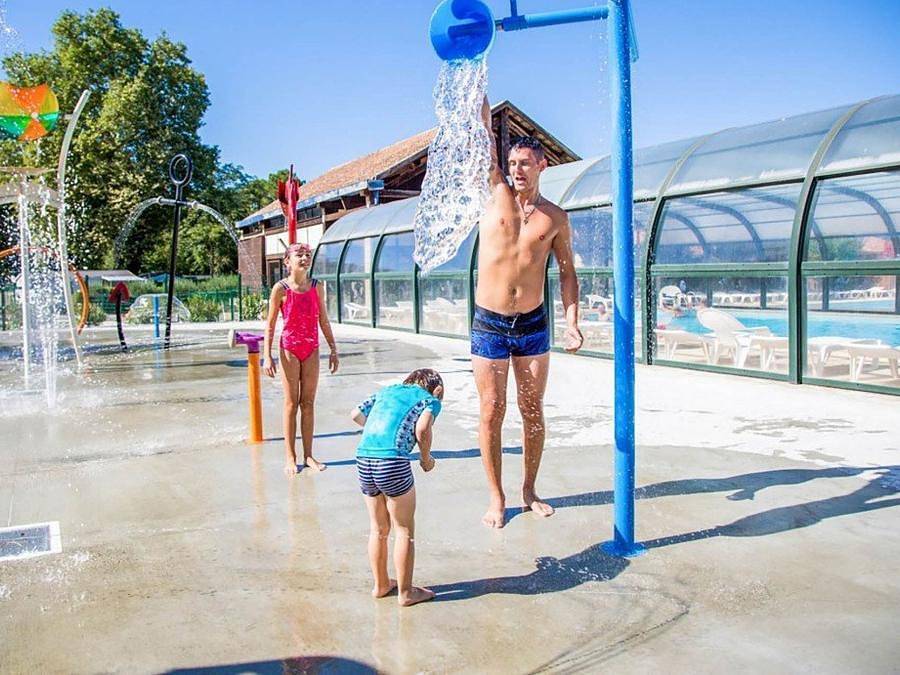 Camping La Clairière - Mobilhome 6 personnes - Premium | 3 Ch. | 6 Pers. | Terrasse surélevée | Clim. | Tv in La Tremblade, Côte de Beauté