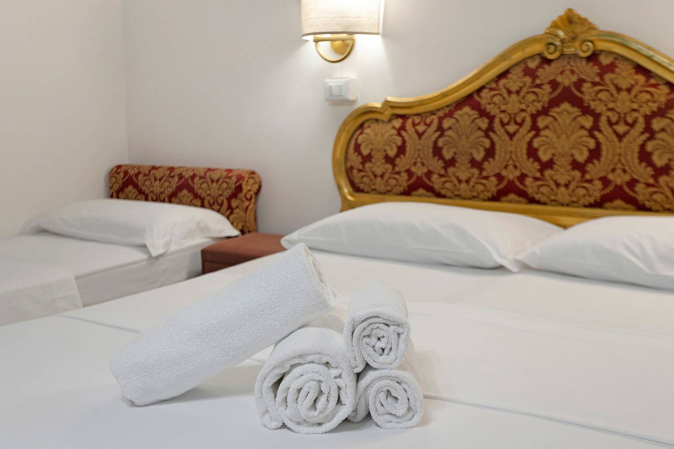 Apartment 'Venezia Baroque Charm' with Wi-Fi and Air Conditioning in Venice, Venice Province