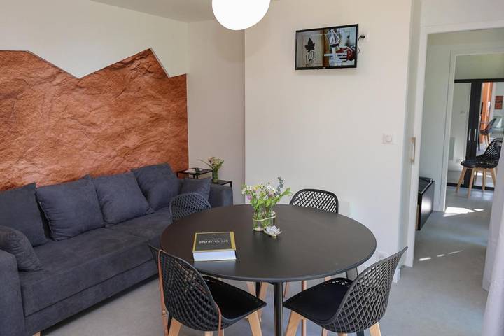 Parc de vacances pour 8 personnes, avec vue ainsi que jardin et piscine à Sainte-Féréole - 3