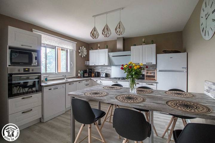 Gîte pour 4 personnes, avec jardin ainsi que jacuzzi et sauna à Murat-le-Quaire - 2