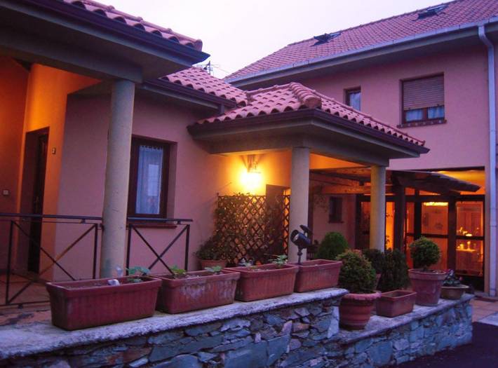 Hotel para 5 personas, con Terraza y Jardín en Candamo