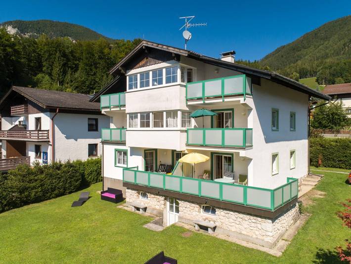 Vakantiewoning voor 4 personen, with Balkon and Terras as well as Tuin aan de Wolfgangsee