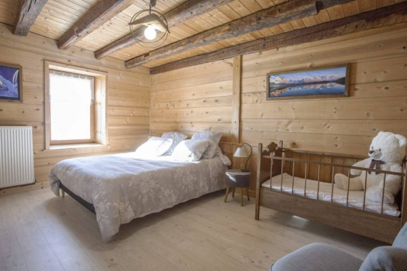 Chalet "L'Échappée Des Rêves" avec vue sur les montagnes, terrasse privée et Wi-Fi in Verchaix, Région de Bonneville