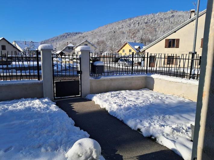 Chambre d’hôte pour 2 personnes, avec piscine ainsi que jardin et vue dans le Jura - 4