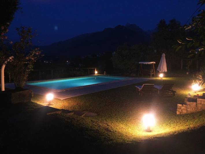 Rustico per 10 persone, con Balcone e Idromassaggio nonché Terrazza e Giardino in Lunigiana