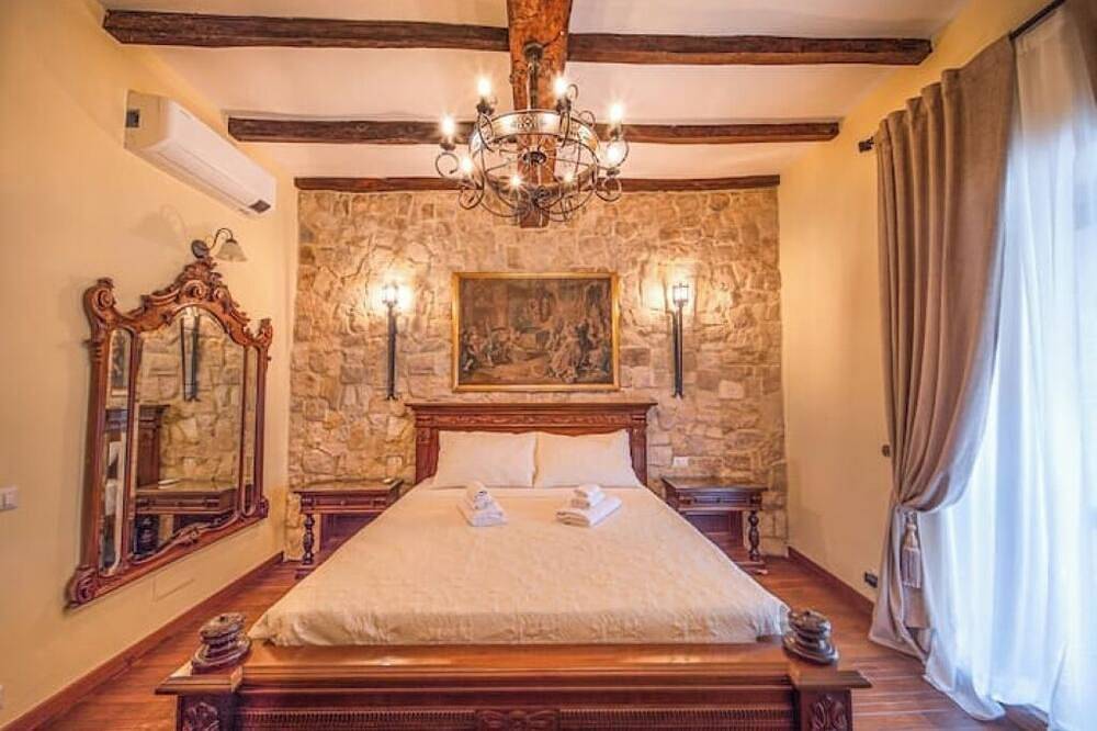 Entire apartment, Count Fioravanti Suite in Bracciano, Lake Bracciano