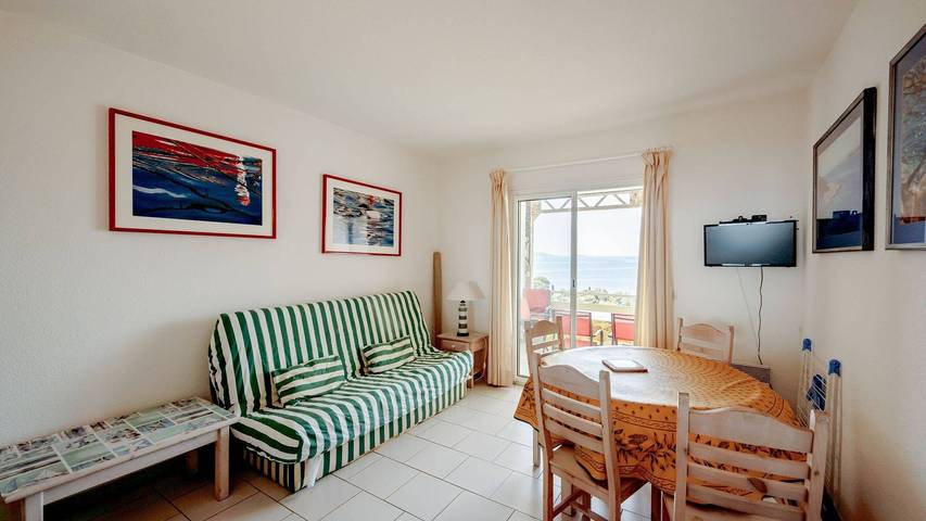 Gîte pour 4 personnes, avec terrasse, adapté aux familles dans Plage d'Aiguebelle - 3