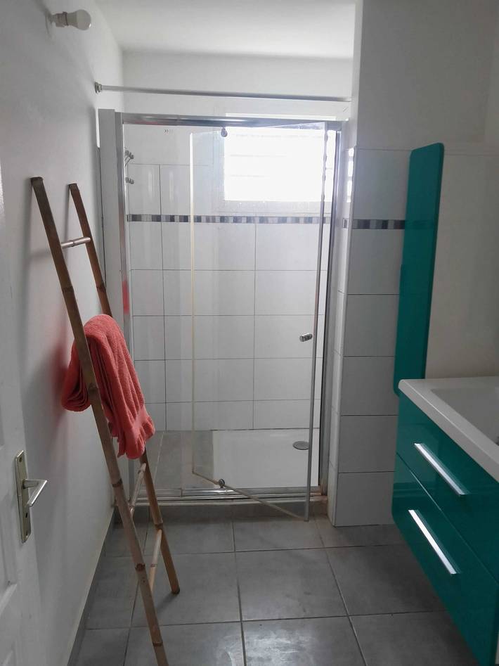 Gîte pour 4 personnes, avec terrasse ainsi que piscine et jardin à Morne-à-l'Eau - 3