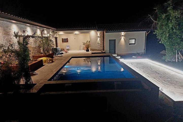 Maison de vacances pour 10 personnes, avec jacuzzi et jardin à Le Poët-Laval