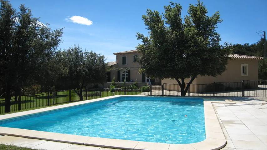 Villa pour 11 personnes, avec Terrasse ainsi que Jardin et Piscine à L'Isle-sur-la-Sorgue
