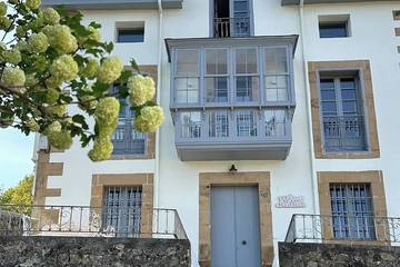 Casa rural para 10 personas, con balcón y jardín en Alfoz de Lloredo