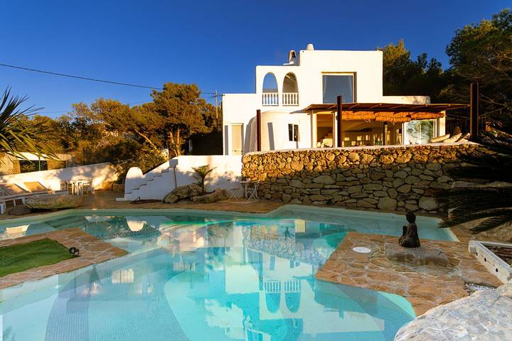 Casa vacacional para 8 personas, con terraza y jardín, Se admiten mascotas en Sant Antoni de Portmany