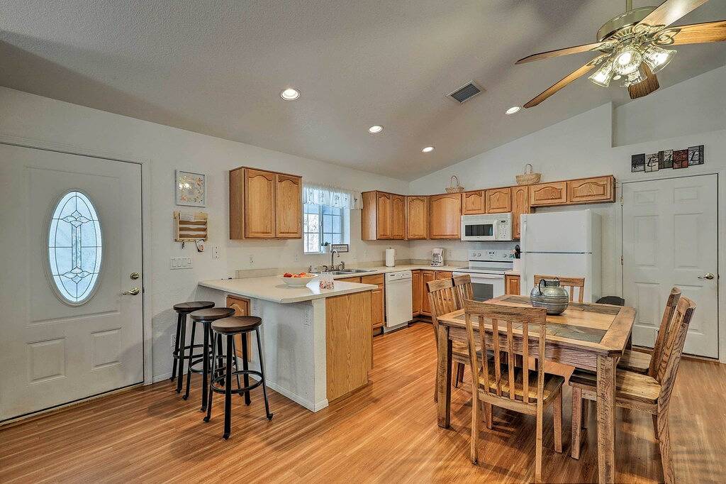 Neu! Sedona Home mit Yard & Mtn View - Minuten zum Golfspielen! in Oak Creek Canyon