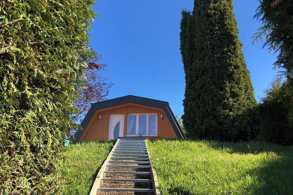Atypical chalet with enclosed garden and breathtaking views! Rosa-Lila the Tiny-house in Mouthe-Lac et Mont d’Or, Doubs